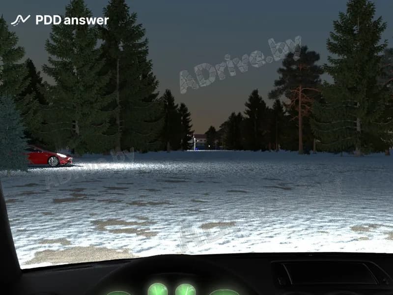 Как Вам следует поступить в показанной ситуации, двигаясь по заснеженной дороге в тёмное время суток, если Вы подъехали к перекрёстку и не можете определить последовательность проезда, а автомобиль, приближающийся слева, замедлил движение, но не остановился?