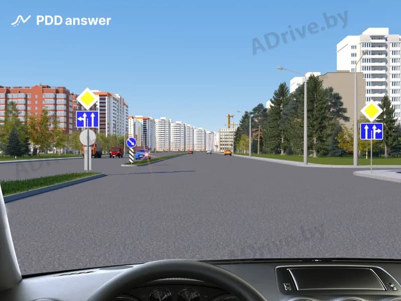 Какое количество полос движения включает в себя проезжая часть дороги перед перекрёстком с показанного направления?
