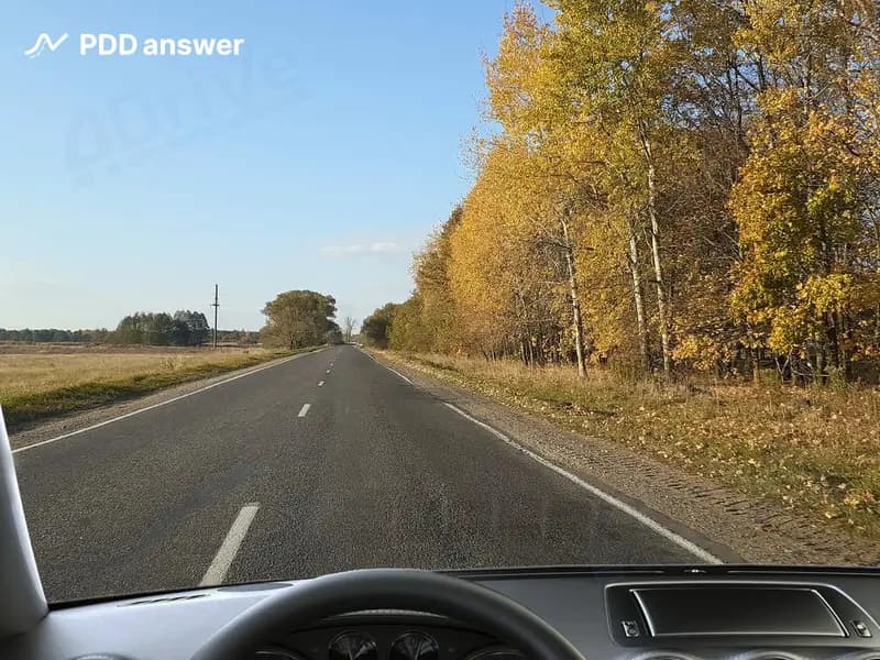 Разрешено ли Вам при управлении легковым автомобилем поставить автомобиль на стоянку на показанном участке дороги вне населённого пункта?