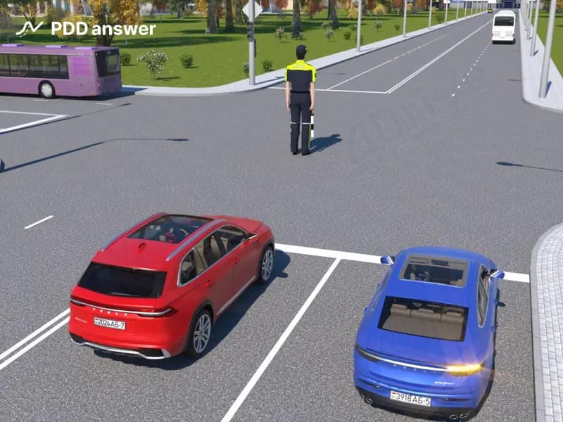 Каким транспортным средствам разрешено продолжить движение в показанной ситуации?