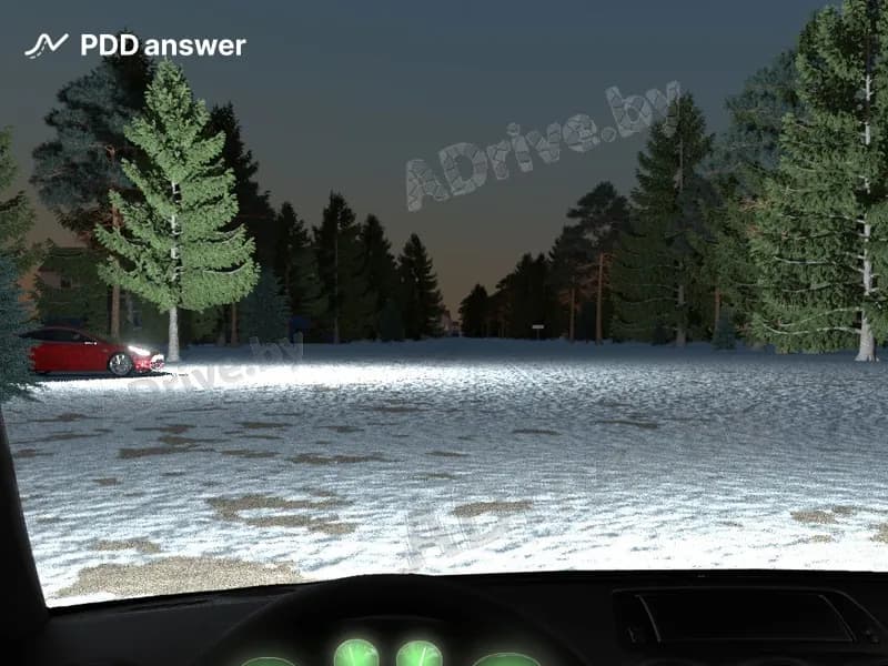 Если в тёмное время суток водитель не может определить последовательность проезда перекрёстка из-за невозможности распознать наличие покрытия на проезжей части дороги, как он должен действовать?