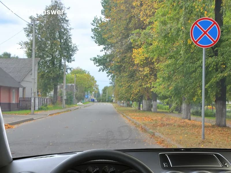 Разрешается ли Вам остановиться в зоне действия показанного дорожного знака?
