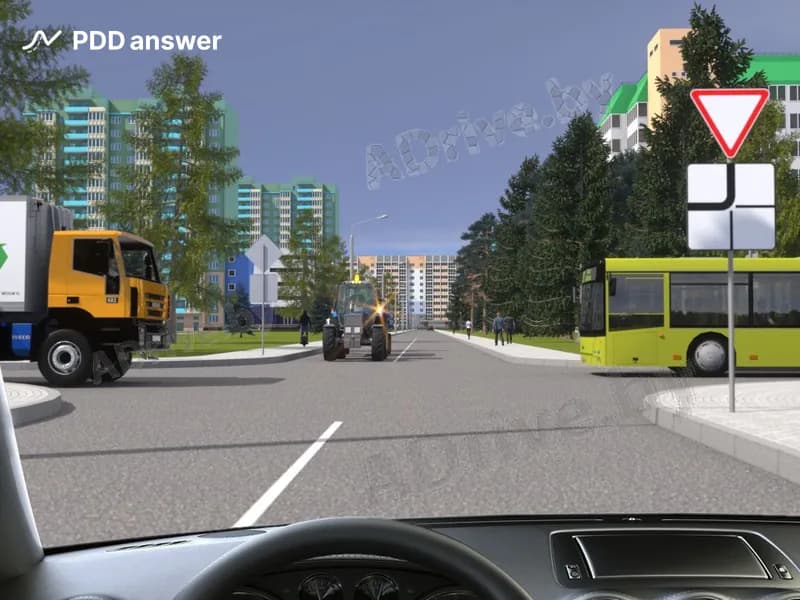 Вы подъехали к перекрёстку для дальнейшего движения прямо. В показанной ситуации Вы: