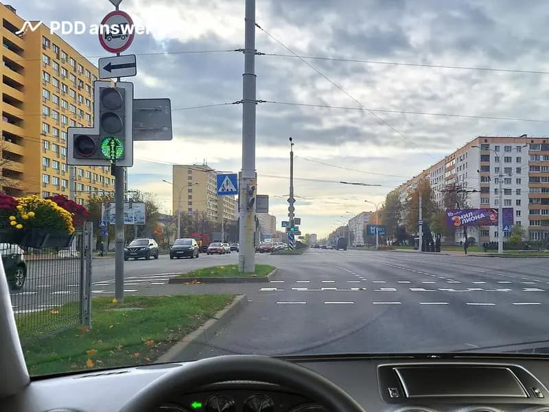 Разрешено ли Вам выполнить разворот в показанной ситуации при таком сигнале светофора?