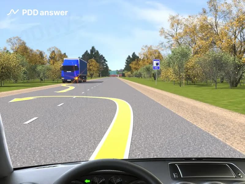 Двигаясь по дороге, Вы намерены произвести разворот. Водитель автопоезда намерен начать движение после остановки на обочине. Кто должен уступить дорогу в показанной ситуации?