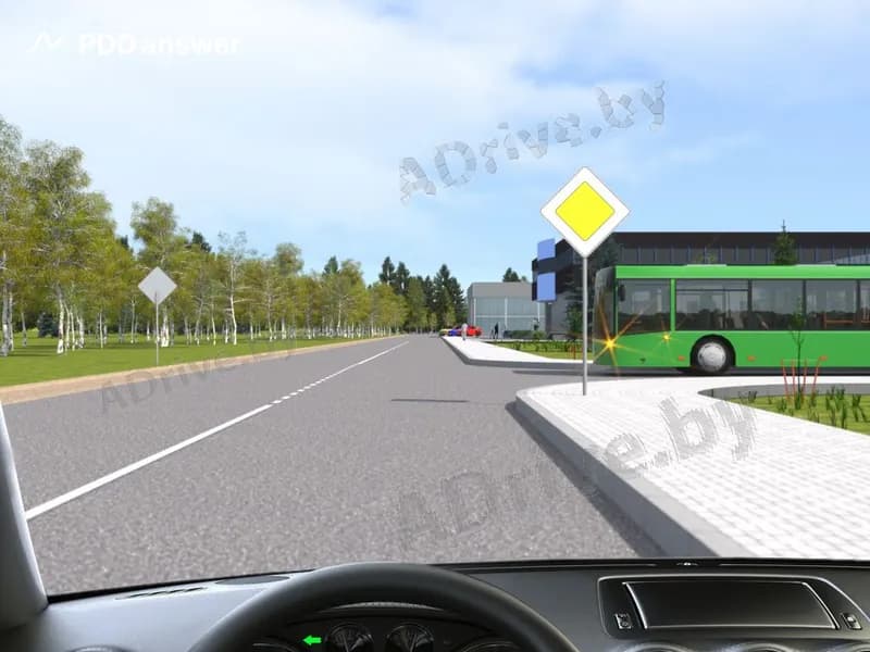 Как необходимо поступить в показанной ситуации, если Вам необходимо развернуться на перекрёстке?