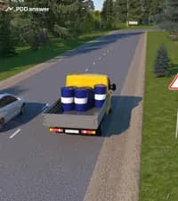 Разрешено ли водителю легкового автомобиля в показанной ситуации закончить выполнение обгона?