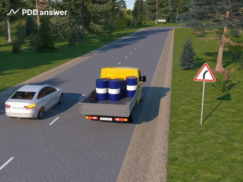 Разрешено ли водителю легкового автомобиля в показанной ситуации закончить выполнение обгона?