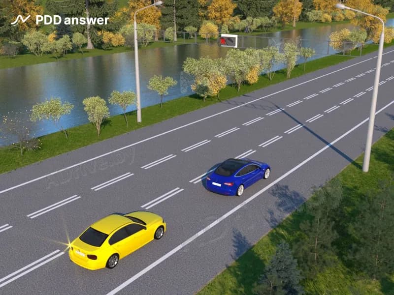 Разрешается ли выполнить обгон водителю жёлтого автомобиля в показанной ситуации?