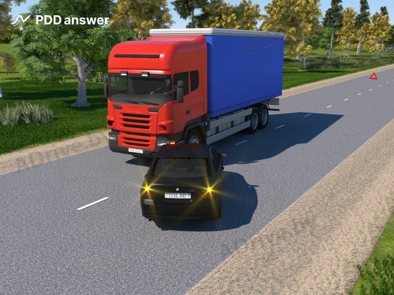 Обязан ли водитель, являющийся участником дорожно-транспортного происшествия, вызвать скорую медицинскую помощь при наличии пострадавших?