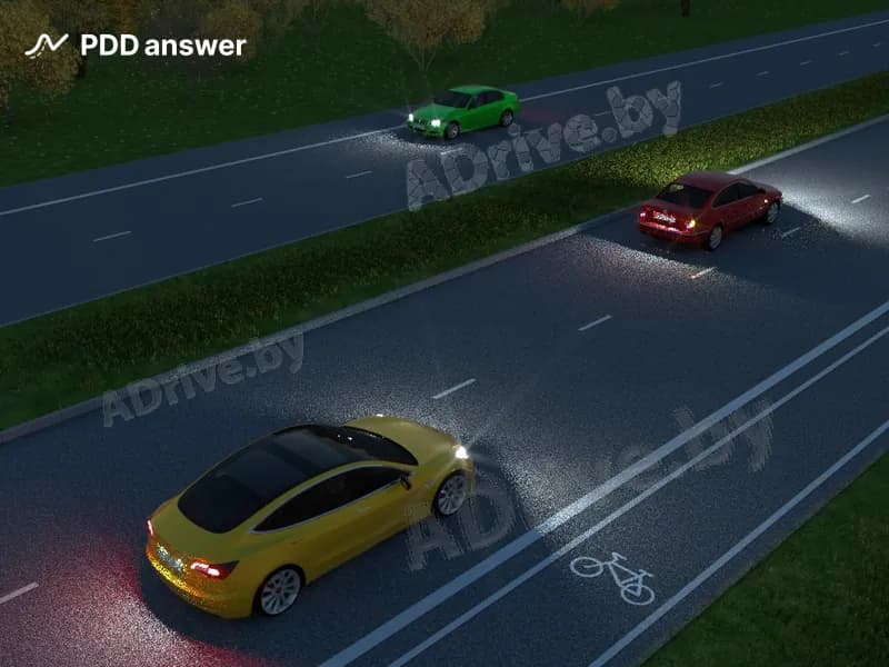 Какой свет фар должен быть включён на автомобилях в показанной ситуации в тёмное время суток?