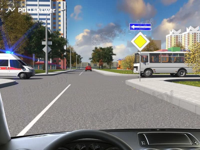 Как следует поступить, если на перекрёстке Вы намерены продолжить движение прямо?