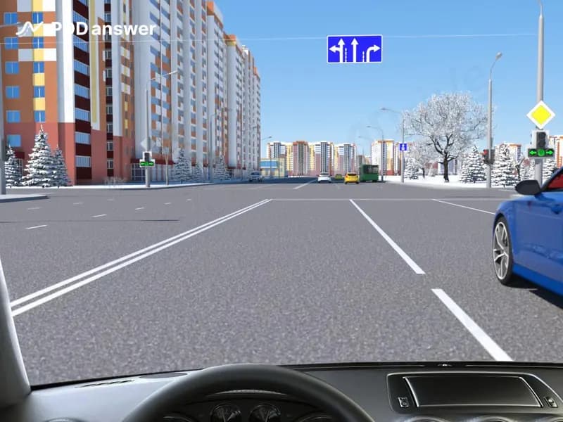 В каких направлениях Вам разрешено продолжить движение в показанной ситуации при таких сигналах светофора, если все полосы в данном направлении заняты?