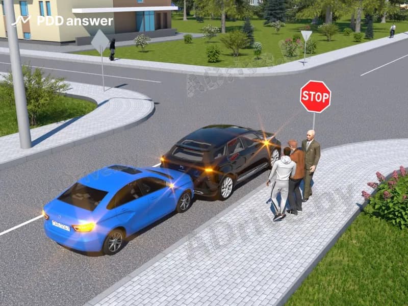 Вправе ли водители двух автомобилей при их попутном столкновении не сообщать о случившемся в ГАИ, если вред, причинённый каждому транспортному средству, оценивается ими в размере до 150 базовых величин, у пассажира имелось незначительное кровотечение, ему была наложена повязка, и ему не понадобилось обращаться в медицинское учреждение?