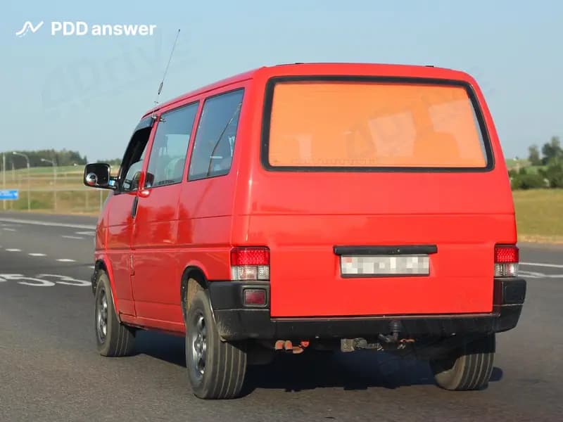 Разрешается ли устанавливать шторки на стёклах легкового автомобиля, не предусмотренные его конструкцией?