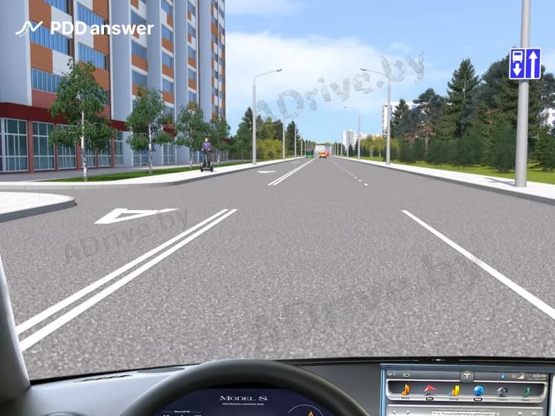 В каких направлениях Вам разрешено продолжить движение в показанной ситуации, управляя электромобилем?