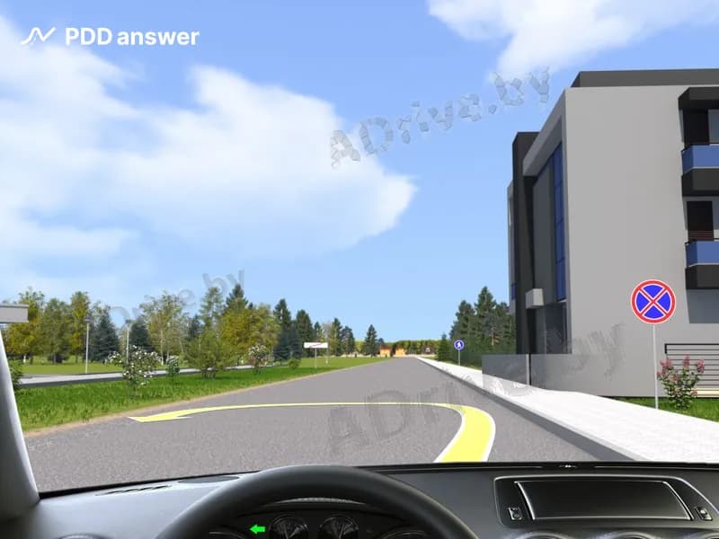 Вы совершаете вынужденную остановку в населённом пункте на проезжей части дороги после совершения разворота. Должны ли Вы в показанной ситуации после остановки включить аварийную световую сигнализацию и выставить знак аварийной остановки?