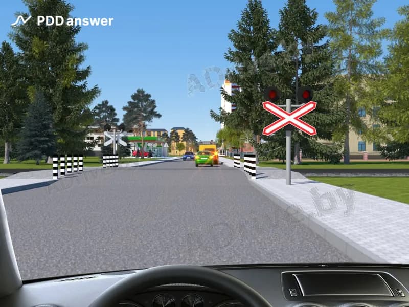 Разрешается ли Вам в показанной ситуации выехать на железнодорожный переезд, остановившись в ожидании проезда встречного автомобиля, с целью дальнейшего объезда препятствия по встречной полосе?