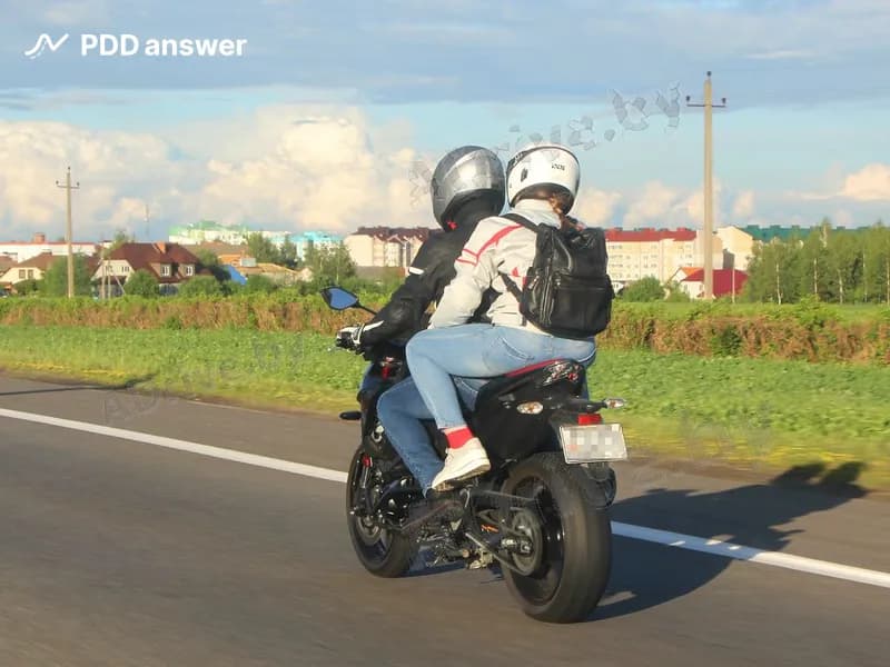 Разрешается ли мотоциклисту перевозить на заднем сиденье пассажира, находящегося в состоянии, вызванном потреблением лекарственных психотропных веществ?