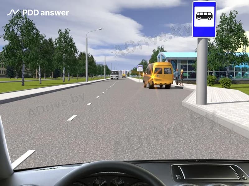 Должны ли Вы, управляя автомобилем в населённом пункте в показанной ситуации, уступить дорогу начинающему движение от обозначенного остановочного пункта маршрутному транспортному средству?