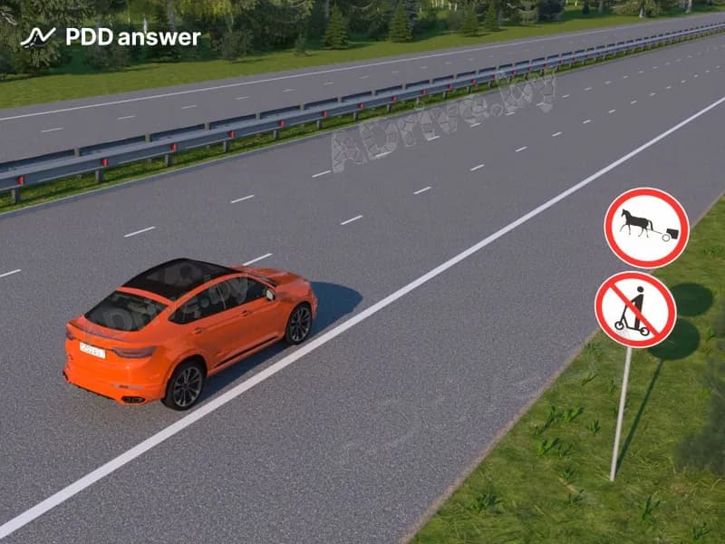 Как на показанном участке дороги водитель должен вести свой автомобиль при наличии показанных дорожных знаков, если дорога не является ни автомагистралью, ни дорогой для автомобилей?