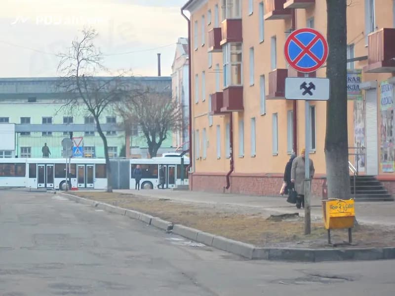 Что запрещает показанное сочетание дорожных знаков?