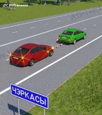 С какой максимальной скоростью разрешается движение автомобилей при буксировке в показанной ситуации?