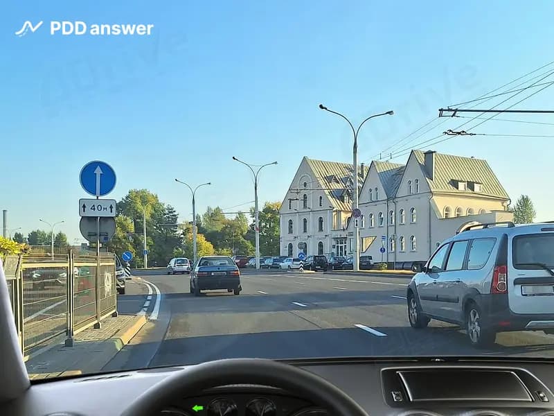 Разрешено ли Вам совершить разворот на показанном участке дороги?