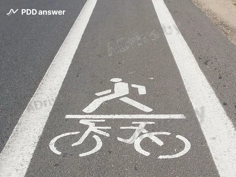 Является ли пешеходной дорожкой элемент дороги, обозначенный показанной дорожной разметкой?