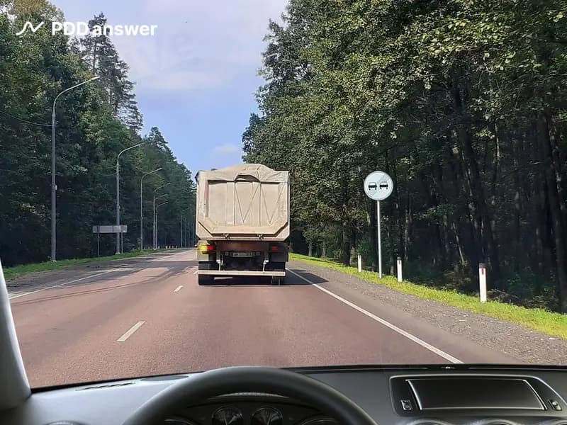 Разрешено ли Вам, управляя легковым автомобилем, произвести обгон грузового автомобиля, включившего сигнал левого поворота, после проезда показанного дорожного знака?