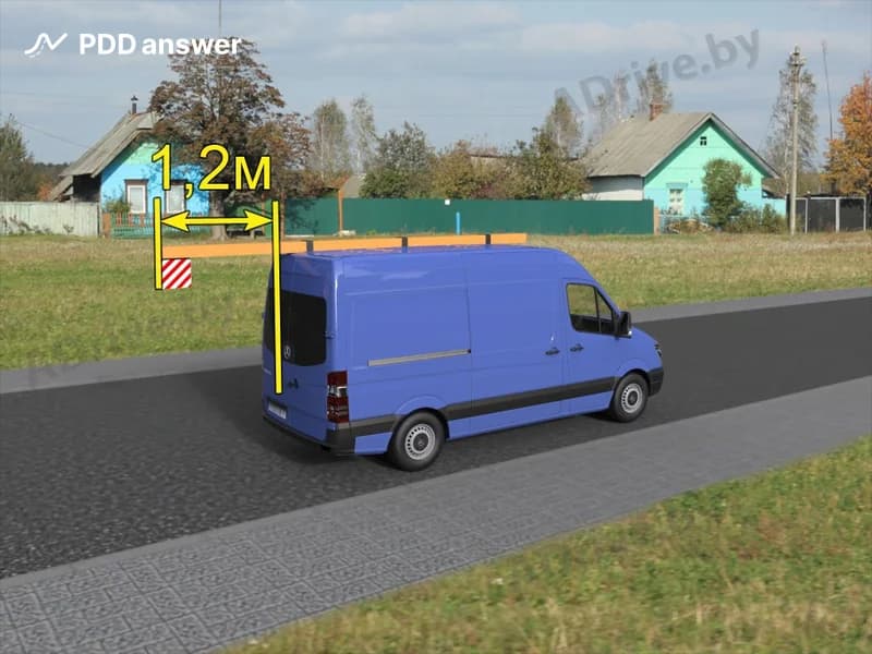 Нарушает ли водитель Правила дорожного движения, перевозя груз так, как показано, в светлое время суток?