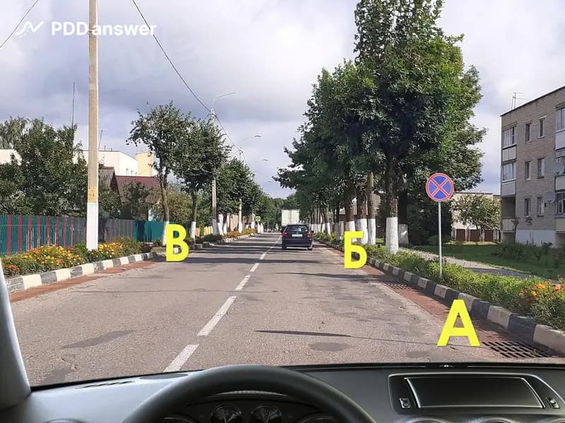 В каком месте из перечисленных Вам разрешено, управляя легковым автомобилем, остановиться в населённом пункте на проезжей части дороги с односторонним движением?