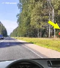 На каком расстоянии до начала участка с неровностями на проезжей части дороги вне населённого пункта устанавливается показанный дорожный знак?