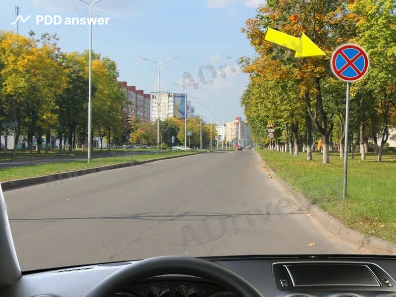 Каким транспортным средствам разрешена остановка в зоне действия показанного дорожного знака?