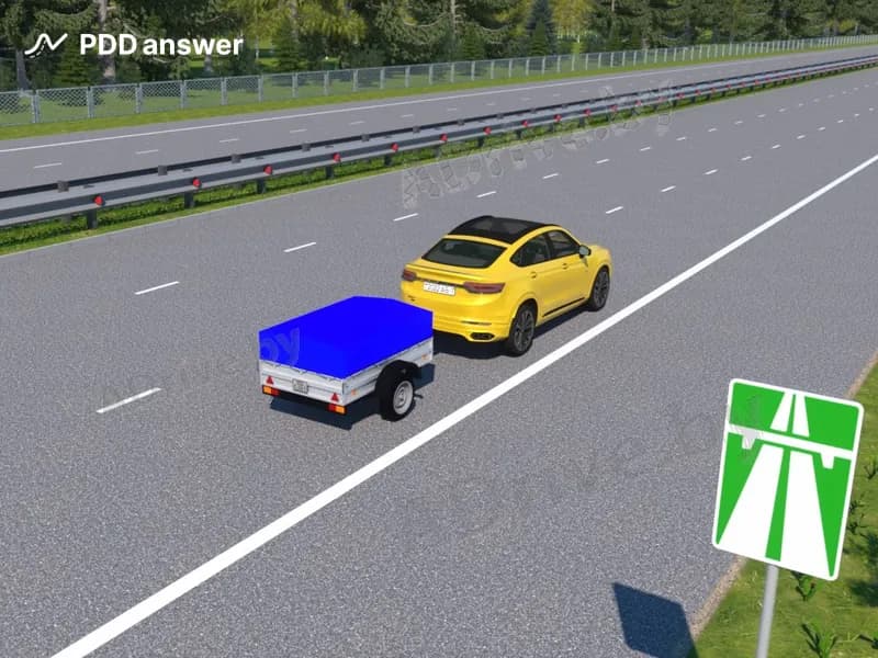 Нарушает ли Правила дорожного движения водитель легкового автомобиля с прицепом, двигаясь по автомагистрали со скоростью 110 км/ч?