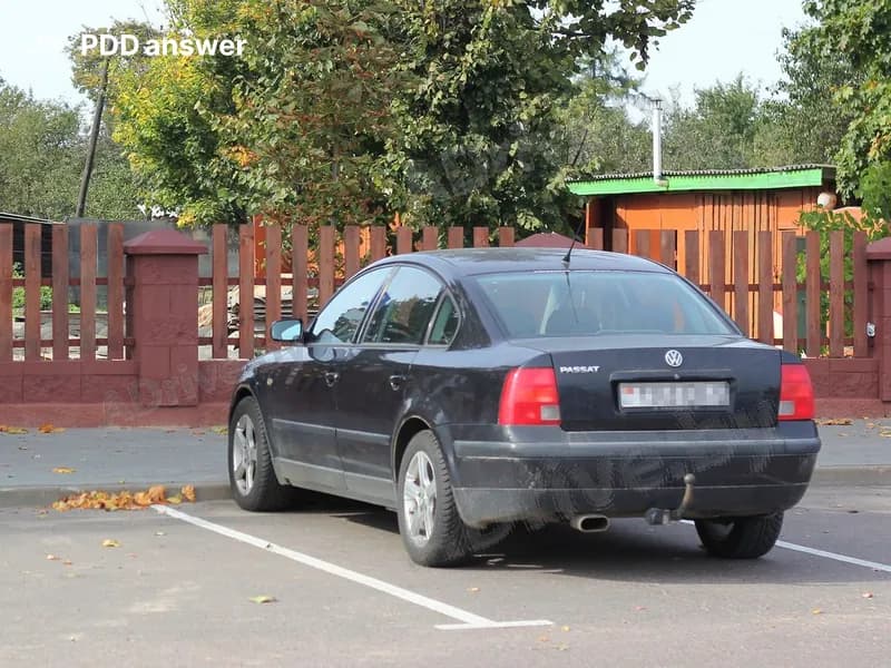 Разрешается ли участие в дорожном движении легкового автомобиля, если минимальная остаточная высота рисунка протектора шин составляет 1.8 мм, но появился один индикатор износа, расположенный по дну канавки протектора, при неравномерном износе беговой дорожки (кроме зимних шин механических транспортных средств, предназначенных для эксплуатации на обледеневшем или заснеженном дорожном покрытии во время эксплуатации на указанном покрытии)?