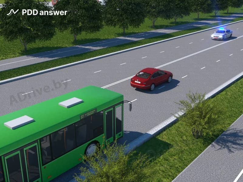 Требуется ли от водителя красного легкового автомобиля перестроиться в правую полосу движения при приближении транспортного средства оперативного назначения с включённым маячком синего цвета?