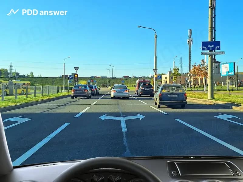 В каких направлениях из перечисленных Вам, управляя легковым автомобилем, будет разрешено продолжить движение с занимаемой полосы движения при включении разрешающего сигнала светофора?