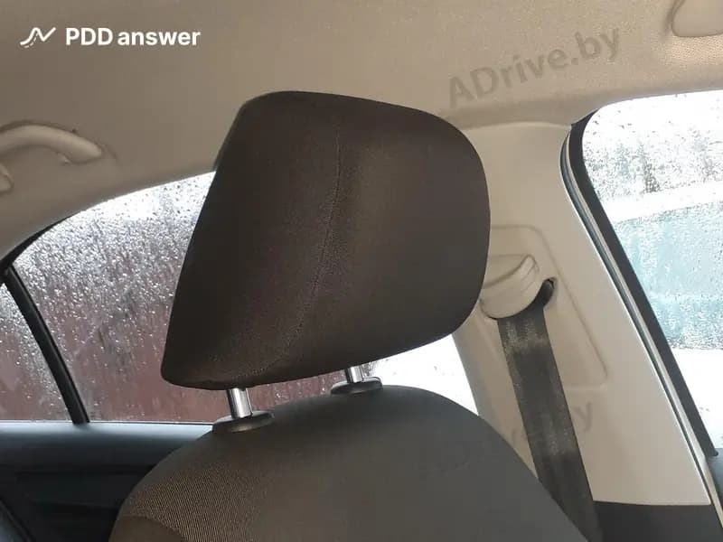 Нужно ли регулировать высоту подголовников сидений автомобиля?