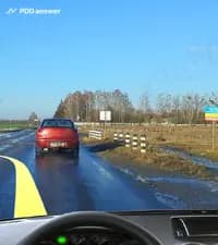 В каком месте из перечисленных Вам разрешено начать обгон в показанной ситуации при условии, что встречная полоса свободна?