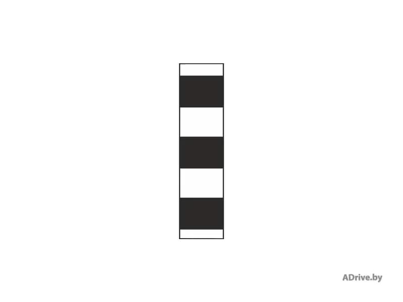 В каких местах на дороге устанавливаются круглые тумбы с вертикальной дорожной разметкой, изображённой на рисунке?