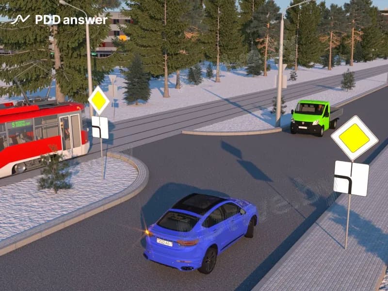 В показанной ситуации при повороте налево водитель легкового автомобиля: