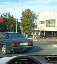 При отсутствии дорожных знаков приоритета место примыкания к дороге выезда с прилегающей территории: