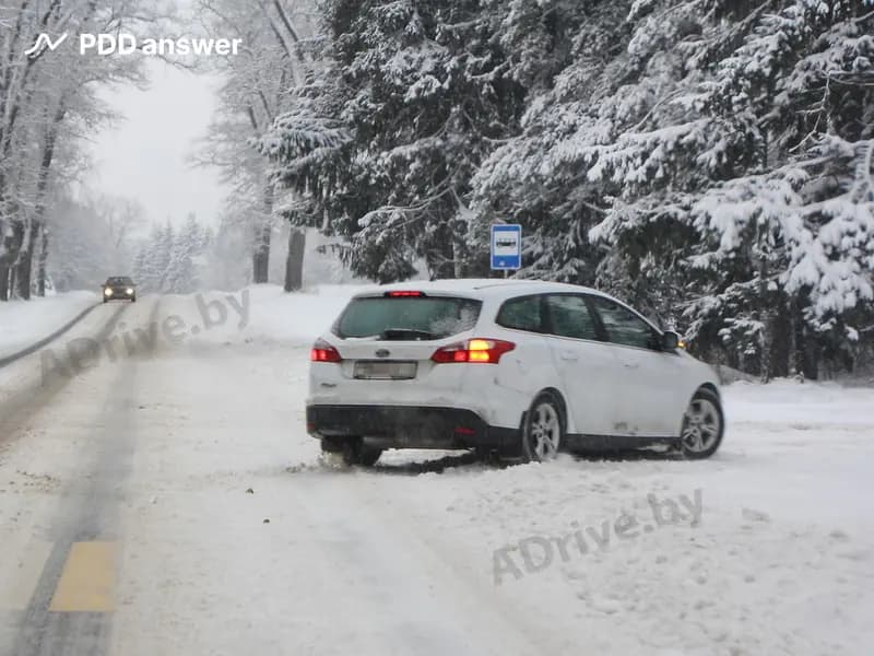 Как в первую очередь следует поступить водителю для прекращения заноса, вызванного торможением?