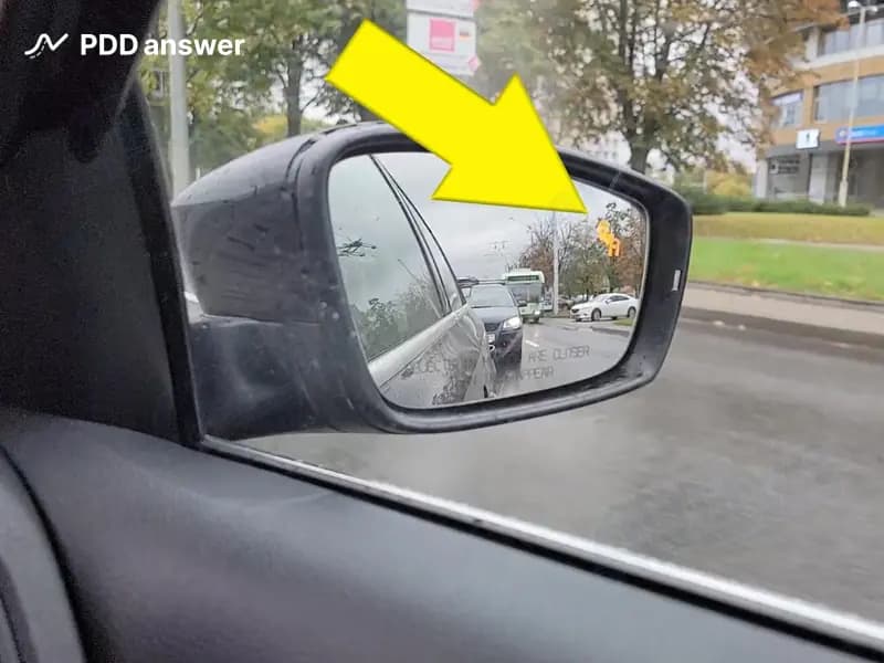 Что означает индикатор жёлтого цвета на боковом зеркале заднего вида некоторых современных автомобилей?