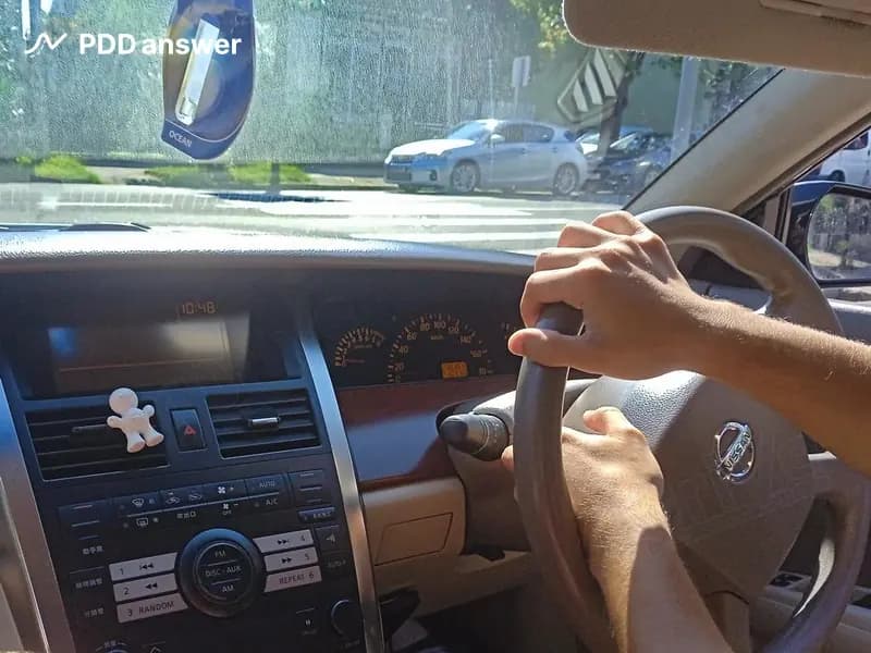 В каком из перечисленных случаев разрешается участие в дорожном движении транспортного средства с правосторонним расположением органов управления?