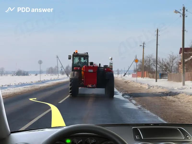 Разрешено ли Вам выполнить обгон, приближаясь к обозначенному перекрёстку в показанной ситуации?