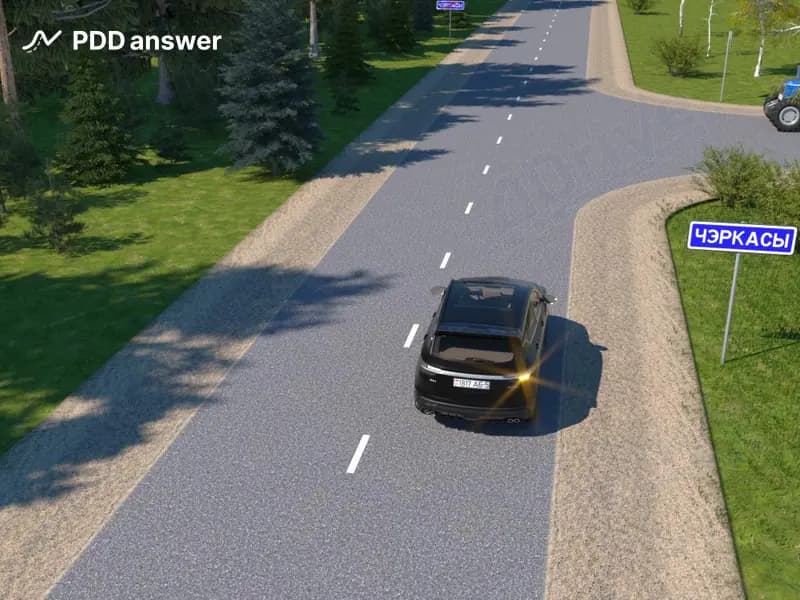 С какой максимальной скоростью разрешено продолжить движение водителю чёрного легкового автомобиля после поворота направо в показанной ситуации?