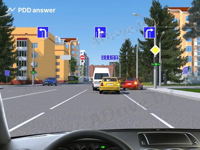 Как Вам следует поступить в показанной ситуации, управляя легковым автомобилем, при повороте направо?