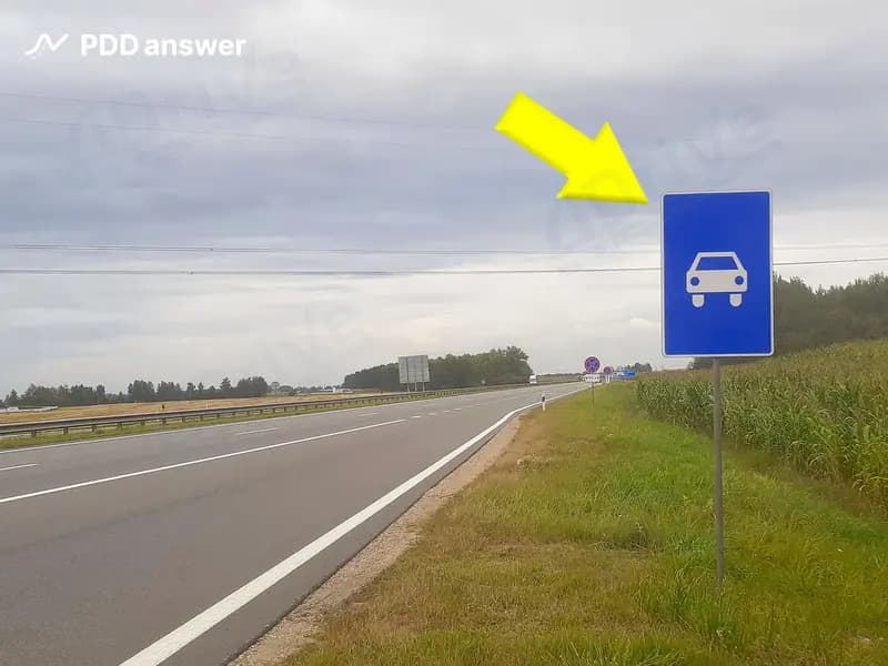 Разрешается ли движение транспортных средств задним ходом на дороге, обозначенной показанным дорожным знаком?